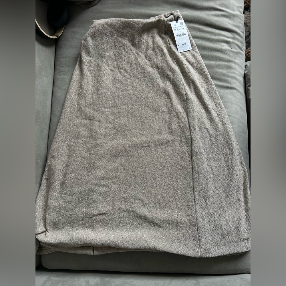 Zara long skirt with the tags still on, never worn!